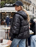 Krátká dámská prošívaná bunda s kapucí, černá, FashionStreet TY5797 Krátká dámská prošívaná bunda s kapucí, černá, FashionStreet TY5797