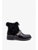 Nízké lakované kotníkové boty s kožíškem a S zdobením.Barski černá Nízké lakované kotníkové boty s kožíškem a S zdobením.Barski černá