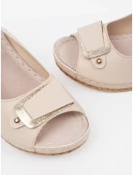 Stylové  sandály Jasnobeżowy dámské na klínku