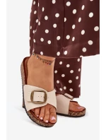 Dámské pantofle na korkové platformě s přezkou – béžové Vianara