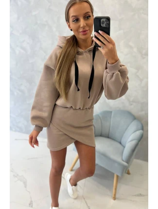 Zateplené šaty s obálkovým dnem tmavě béžové Zateplené šaty s obálkovým dnem tmavě béžové