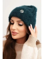 Dámská pletená čepice z viskózy huňatá s ozdobným kovovým knoflíkem mořská Dámská pletená čepice z viskózy huňatá s ozdobným kovovým knoflíkem mořská