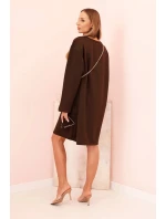 Dámské šaty volného střihu s kabelkou na řetízku IT-85 Tmavě fialová - K-Fashion