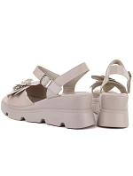 Dámské kožené sandály na platformě béžové Vinceza 26-79615