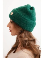 Dámská zimní čepice huňatá s ozdobným knoflíkem zelená