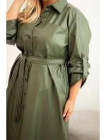 Dámské šaty z eko-kůže Plus Size s páskem a límečkem khaki