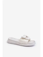 Dámské šedé sandály s ozdobou na nízké platformě Cedrella