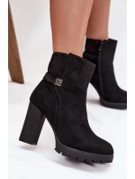 Zateplené dámské kotníkové boty na podpatku s ozdobnou páskou černé Zayna