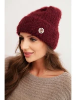Dámská zimní čepice z nadýchané příze a s elegantním knoflíkem bordová Dámská zimní čepice z nadýchané příze a s elegantním knoflíkem bordová