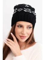 Dámská zimní čepice z vlny s geometrickým vzorem K434 černá + bílá