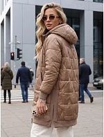 Dlouhá dámská prošívaná bunda s kapucí v barvě kamelové, FashionStreet TY5811 Dlouhá dámská prošívaná bunda s kapucí v barvě kamelové, FashionStreet TY5811