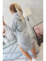 Šaty s kapucí a bočním rozparkem šedé Šaty s kapucí a bočním rozparkem šedé