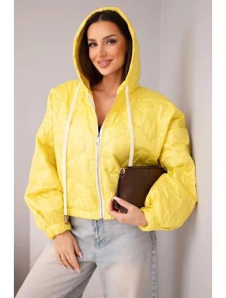 Dámská prošívaná bunda s kapucí a ozdobným květinovým ražením žlutá