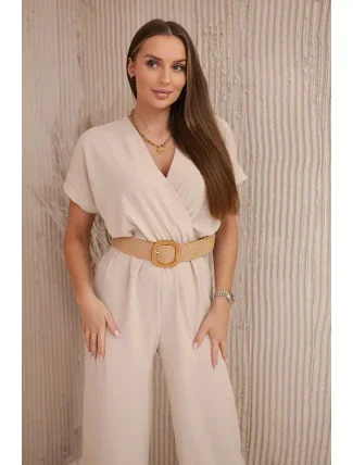 Kombinéza s ozdobným páskem v pase béžová Kombinéza s ozdobným páskem v pase béžová