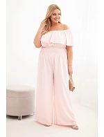 Dámský overal Plus Size s odhalenými rameny, s volánem a širokými nohavicemi pudrově růžová Dámský overal Plus Size s odhalenými rameny, s volánem a širokými nohavicemi pudrově růžová