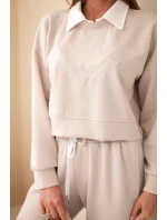 Dámský komplet s mikinou s límečkem a jednoduchými kalhotami béžový Dámský komplet s mikinou s límečkem a jednoduchými kalhotami béžový