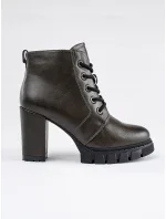 Moderní dámské kotníčkové boty zelené na plochém podpatku Moderní dámské kotníčkové boty zelené na plochém podpatku