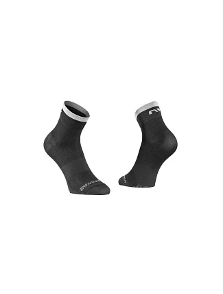 Cyklistické ponožky NORTHWAVE Origin Sock – černé/bílé Cyklistické ponožky NORTHWAVE Origin Sock – černé/bílé