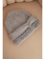 Dámská zimní čepice huňatá s perlami a ozdobným vzorem šedá