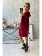 Velurové šaty s kapucí bordó