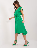 Zelené midi šaty s psaníčkovým výstřihem