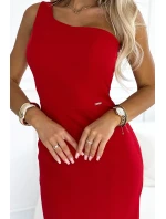 317-4 Dlouhé šaty na jedno rameno s pruhy - ČERVENÉ