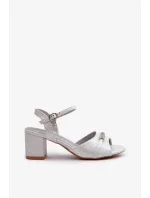 Dámské sandály z eko kůže na vysokém podpatku se stříbrnými ozdobami Narhi Dámské sandály z eko kůže na vysokém podpatku se stříbrnými ozdobami Narhi