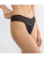 BREATHE & LIFT SMART - String: téměř neviditelné tanga s plochou krajkou Triumph BREATHE & LIFT SMART - String: téměř neviditelné tanga s plochou krajkou Triumph