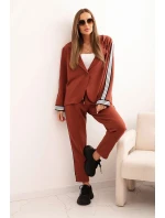 Dámská souprava s viskózou a lampasem a sportovní sako rudy