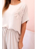 Dámský komplet z viskózy s ozdobným květem a širokými kalhotami tmavě béžová