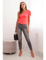 Dámská bavlněná blůza na jedno rameno s volánem růžová neon