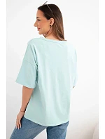 Dámská bavlněná oversize halenka s krátkým rukávem a módním potiskem tmavě mátová Dámská bavlněná oversize halenka s krátkým rukávem a módním potiskem tmavě mátová