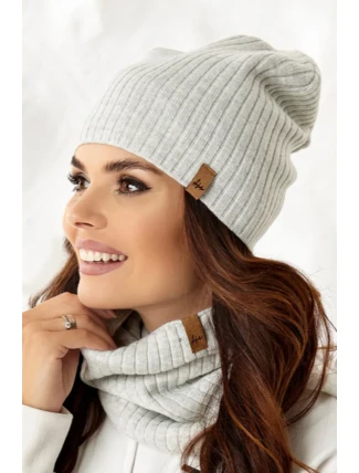 DÁMSKÁ ČEPICE 42-643