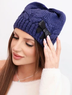 Dámská zimní čepice s ozdobnou mašlí a copánkovým vzorem K438 tmavě fialová