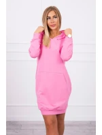 Šaty s kapucí ve světle růžové barvě
