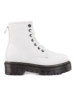 Výborné dámské kotníčkové boty bílé na plochém podpatku Výborné dámské kotníčkové boty bílé na plochém podpatku