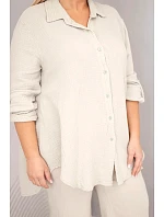 Dámský mušelínový komplet Plus Size s košilí zapínanou na knoflíky a s kalhotami s širokou nohavicí béžový