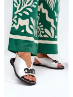 Sandály Na Ploché Podpatky S Dekorací Eko Kůže Stříbrné Tillireta