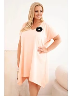 Dámské bavlněné šaty Plus Size s broží a výstřihem pudrově růžová