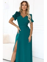 653-1 Elegantní dlouhé šaty s růží, páskem a vysokým rozparkem - lahvově zelené
