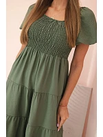 Dámské viskózové šaty s nabíranými rukávy a volánkovým topem khaki Dámské viskózové šaty s nabíranými rukávy a volánkovým topem khaki