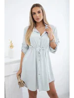Šaty se zapínáním na knoflíky a zavazováním v pase světle šedá Šaty se zapínáním na knoflíky a zavazováním v pase světle šedá