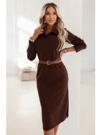 649-1 Elegantní midi šaty s límečkem a bočním rozparkem - čokoládové