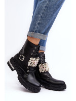 Zateplené dámské kotníkové boty zdobené černými Venizi