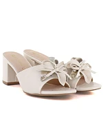 Dámské žabky na kůlu s květinou béžové Potocki LE20336