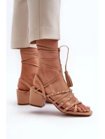 Šněrovací sandály na nízkém podpatku zdobené hřebíčky Camel Chrisele