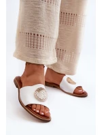 Zazoo 2938 Kožené Žabky Na Ploché Podrážce S Ozdobou Bílé