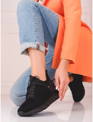 Krásné dámské tenisky černé bez podpatku Krásné dámské tenisky černé bez podpatku