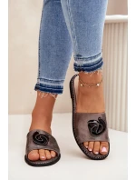 Dámské Pantofle Na Plochém Podpatku S Ozdobným Detailem KV51-007 Grafitové