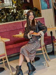 Zateplené boty na podpatku se zlatým detailem černé Ivarisse